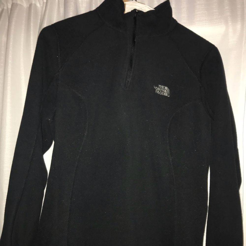 Woman’s Medium North Face Pull Over Fleece